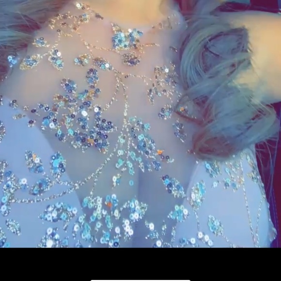 Very beautiful Nude color gown - Picture 2 of 3